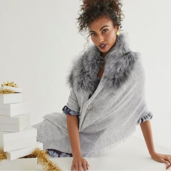 CAbi Accessories - CAbi Faux Fur Trim Wrap Shawl Gray One Size Poncho Cape Winter